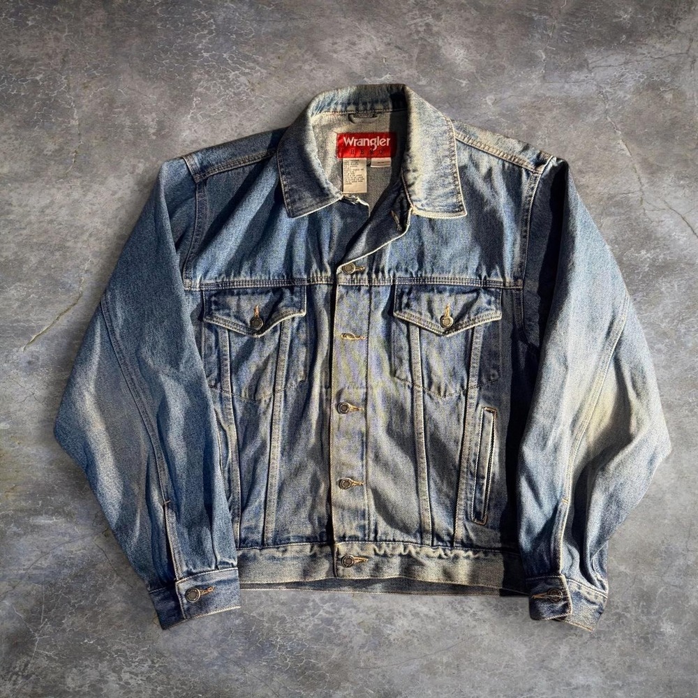 Wrangler Hero Light Wash Denim Trucker Jacket Vintage Y2K Jean Jacket Size M